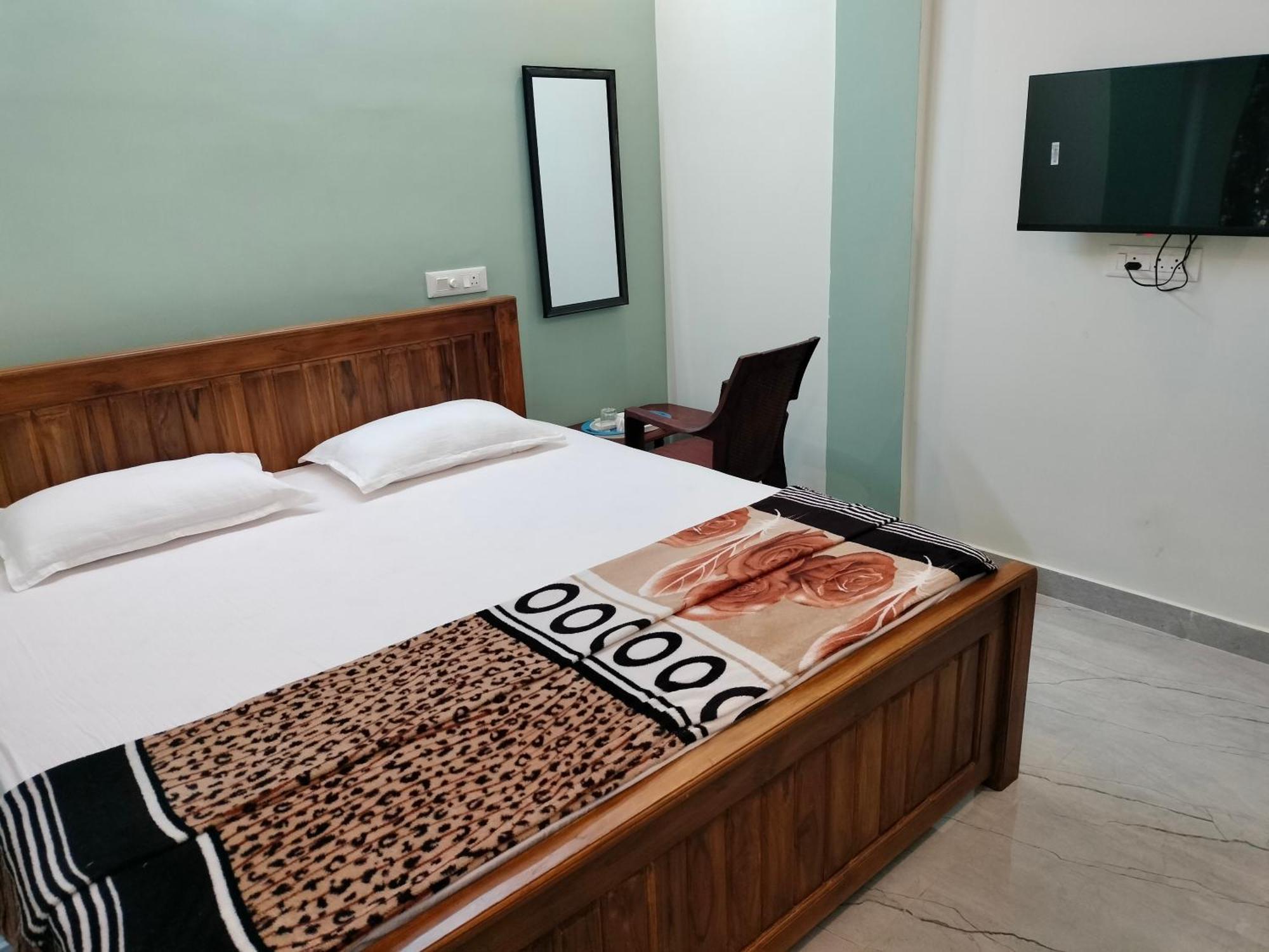 Teja Residency Hotel Alandurai Bagian luar foto